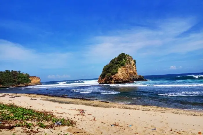 Beaches in Malang that Have Exotic Panoramas