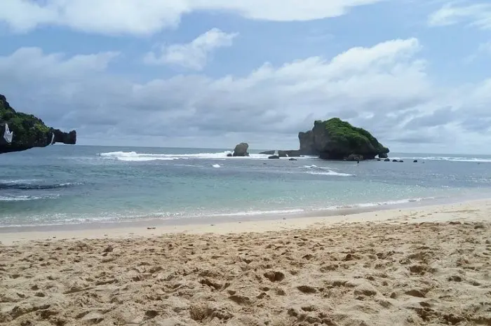 Ngandong Beach, Natural Beauty with Fun Activities in Gunung Kidul